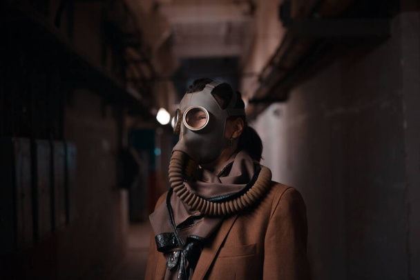 bleak future, environmental problems, and pandemics. A woman in a bunker - Foto, Imagen