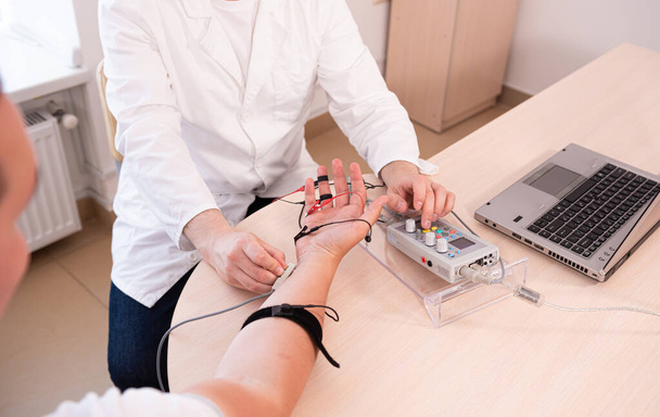 Patient nerves testing using electromyography at medical center - Фото, зображення