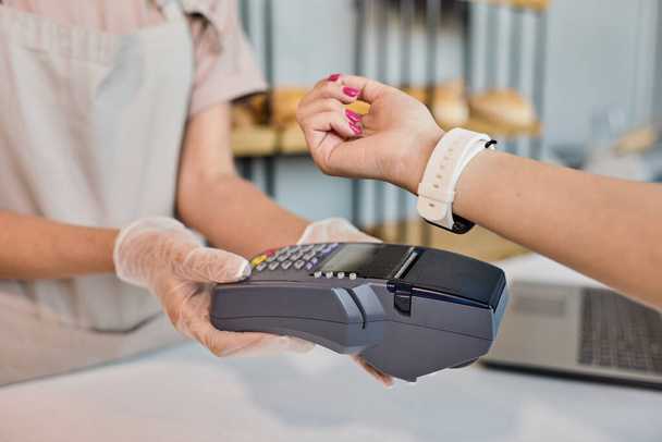 Paying with smartwatch in bakery - Photo, Image