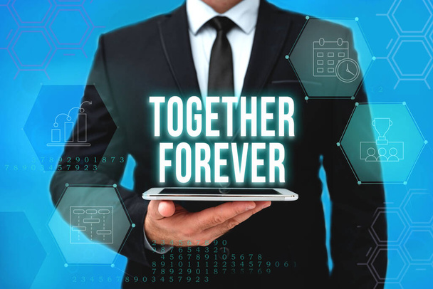 Schild mit der Aufschrift Together Forever. Internet-Konzept zeigt, wer verspricht, sich für die Ewigkeit zu lieben Man In Office Uniform Holding Tablet mit neuer moderner Technologie. - Foto, Bild