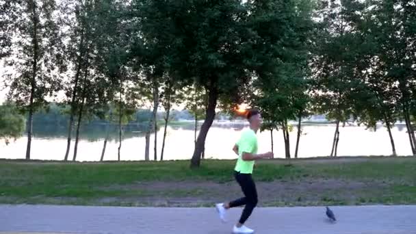 man sprinter in sportswear running at river outdoor, challenge - Footage, Video
