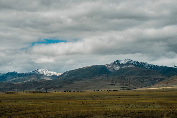 Blízkost okresního centra obce Kosh-Agach na jihu Chuyského pohoří v Altai - Fotografie, Obrázek