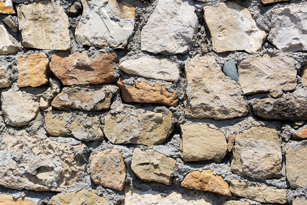 Грубая текстурированная поверхность дикой каменной стены. Фон. - Фото, изображение