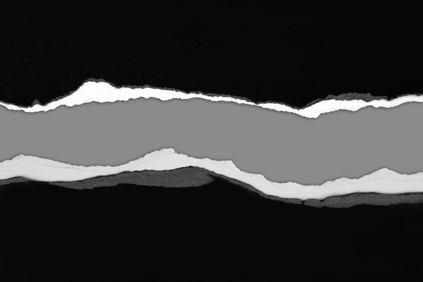 Вирізаний папір на сірому фоні, простір для копіювання
 - Фото, зображення