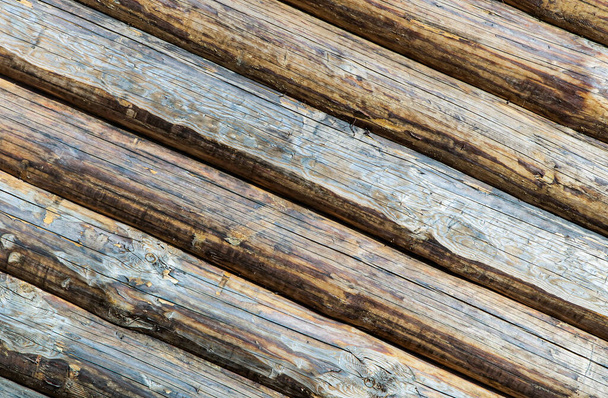 tronchi di pino inclinati modello rustico casa parete sfondo - Foto, immagini