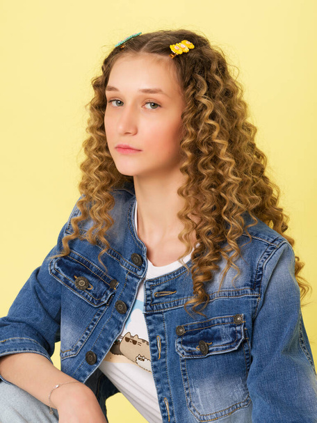 Portrait of blonde teen girl with curly hairstyle - Φωτογραφία, εικόνα