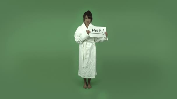 Женщина в халате с табличкой помощи
 - Кадры, видео