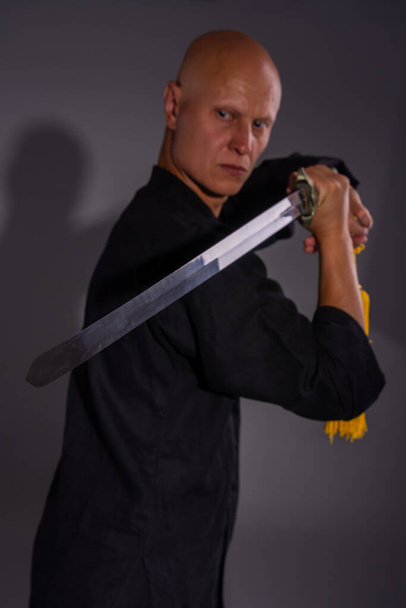 Maestro Wushu en el proceso de formación - Foto, imagen