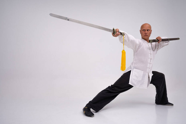 Master Wushu nel processo di formazione - Foto, immagini