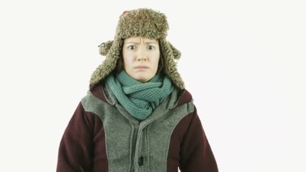 Kavkazská dívka s zimní oblečení - Záběry, video