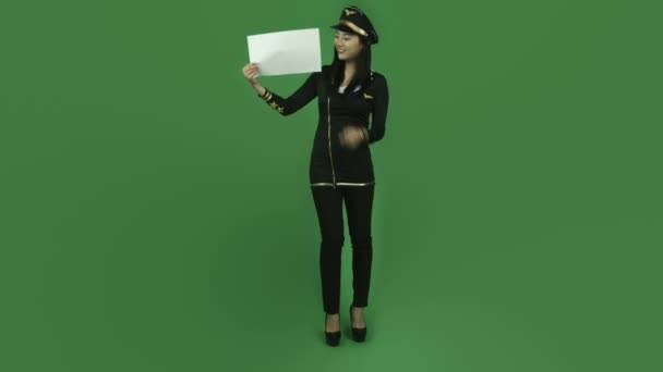 hostess aerea che tiene il segno vuoto
 - Filmati, video