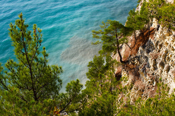View from the mountain to the azure sea - Fotografie, Obrázek