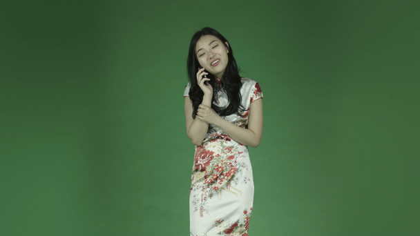 Geleneksel Çin elbiseli Asyalı kadın. - Video, Çekim