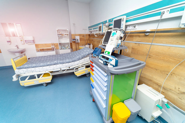 Recovery room. equipped modern and comfortable ward in hospital.empty beds, equipped for patients. Selective focus - Photo, image