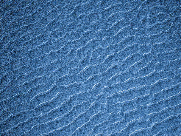 Структура льда. Ледяная текстура замерзшей воды. Голубой лед замерзшей падающей воды. - Фото, изображение
