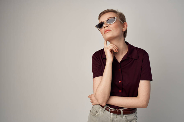 pretty woman with short hair in sunglasses judge - Foto, Imagen