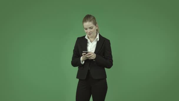 Chica usando el teléfono celular
 - Imágenes, Vídeo