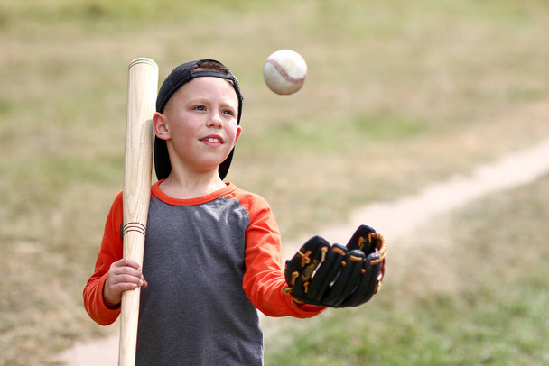 happy boy playing baseball concept sport health - Foto, Imagen