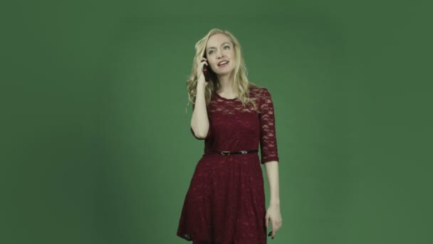 Белая женщина в красном платье
 - Кадры, видео