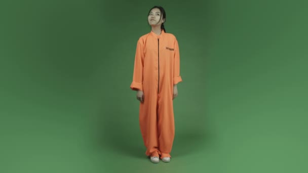 Woman prisoner with secret - Materiał filmowy, wideo