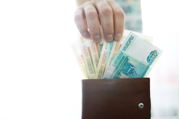 "Ötezer rubel" feliratú bankjegyek. Orosz pénz névérték ötezer rubel. Az orosz rubel közelsége. A pénzügy fogalma.A pénz háttere és szerkezete - Fotó, kép