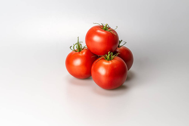 A closeup shot of fresh tomatoes isolated on a white background - Foto, Imagen