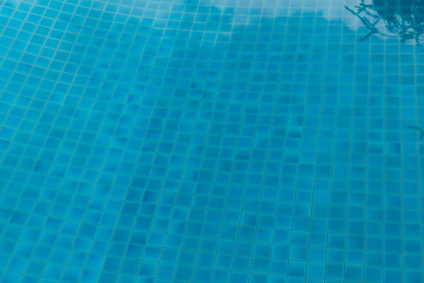 kék vizű medence víz háttér - Fotó, kép