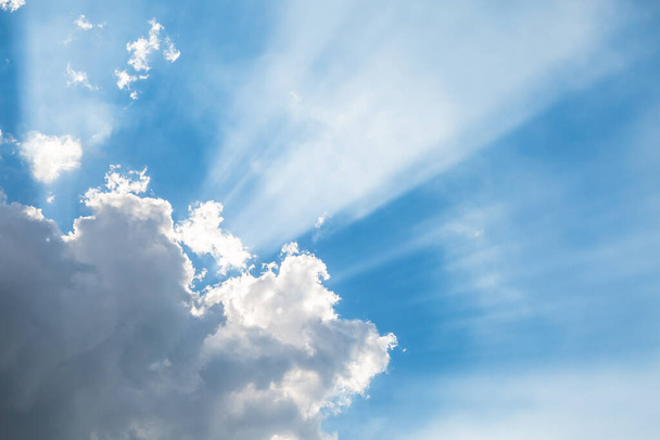 blue sky with sunshine through light at  white cloud background - Fotografie, Obrázek