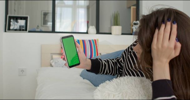Girl Using Phone with green screen - Foto, afbeelding