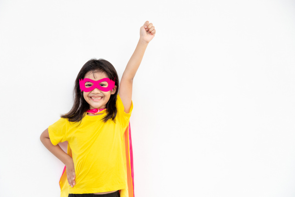 Enfant agit comme un super-héros pour sauver le monde
 - Photo, image