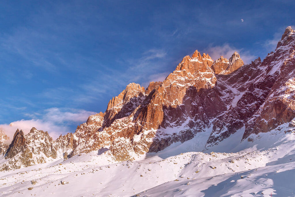 Alpy Francuskie zimowy widok na zachód słońca, Francja - Zdjęcie, obraz