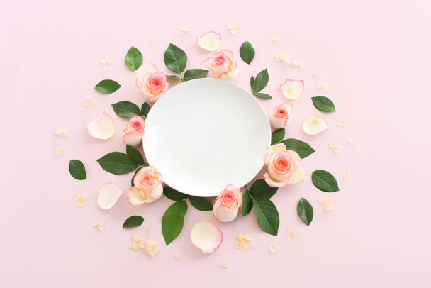Pastel delicate background with pink roses and petals. Top view - Φωτογραφία, εικόνα