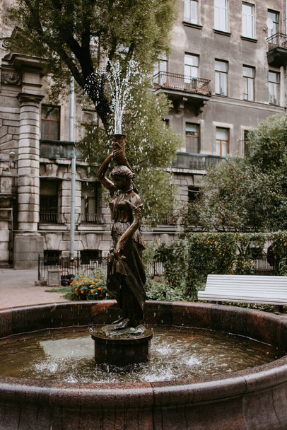  fountain with the statue in the autumn garden of the house - Foto, Imagem