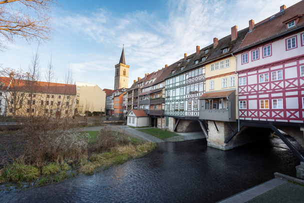 Γέφυρα Merchants (Kramerbrucke) και Ναός Agidienkirche Tower - Erfurt, Θουριγγία, Γερμανία - Φωτογραφία, εικόνα