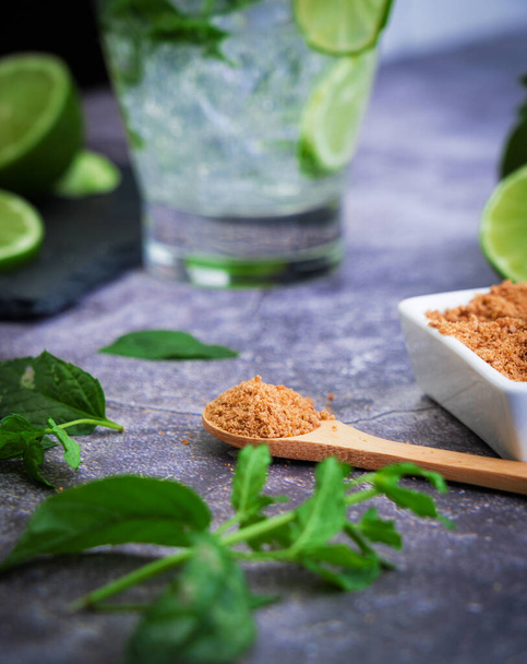 A process of preparing a refreshing drink with lime slices, mint and ice - Fotoğraf, Görsel