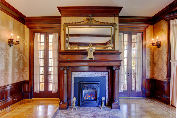 Luxury fireplace with mirror and antique clock - Zdjęcie, obraz