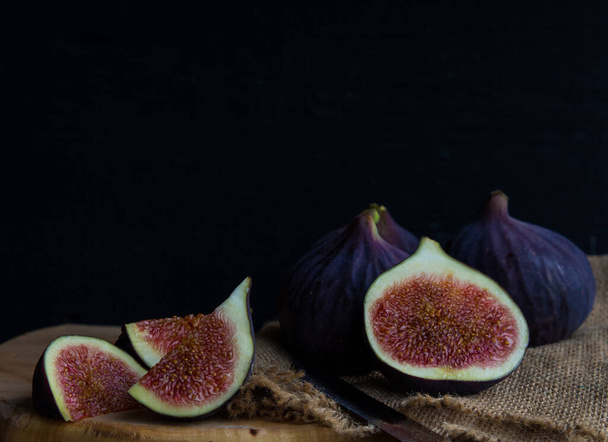 Still life with fresh figs on an old table - Photo, Image