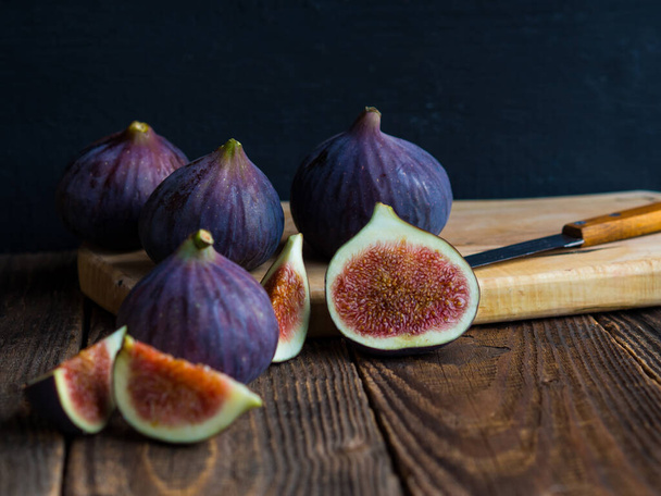 Still life with fresh figs on an old table - Photo, Image