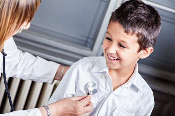 Boy and Female Pediatrician Doctor - Zdjęcie, obraz