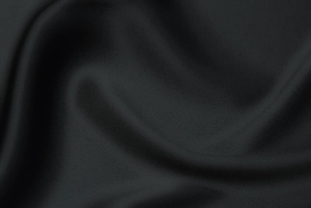 Ткань из шелка или хлопка. Темно-серый или черный цвет. Текстура, фон, шаблон. - Фото, изображение