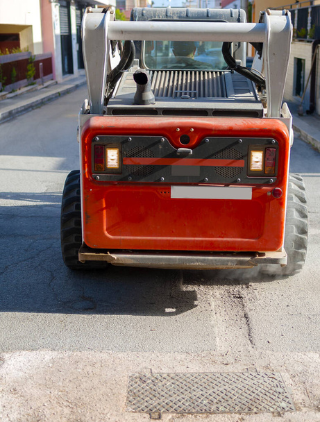 Çalışan sürücü Skid, Yol Çalışmaları sırasında aşınmış asfaltı kaldırdı - Fotoğraf, Görsel