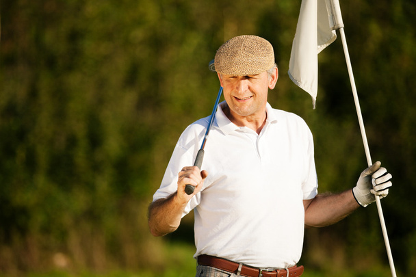 Senior man playing golf - Foto, afbeelding