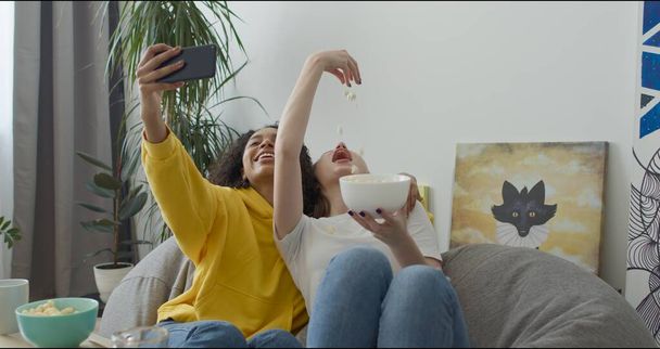 Happy women taking selfie on phone - Valokuva, kuva