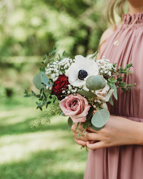 A vertical shot of a bride's bouquet - Foto, Imagem