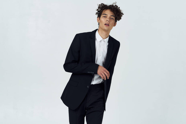 guy in a suit curly hair fashion self-confidence official - Zdjęcie, obraz