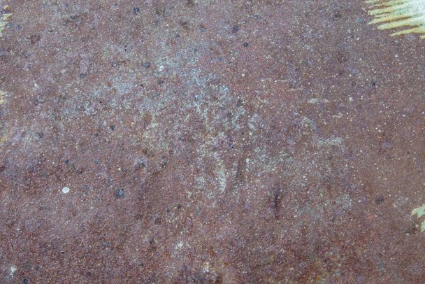 hierro oxidado, metal, de marrón claro a marrón oscuro, corrosión por humedad, con manchas de diferentes colores - Foto, Imagen