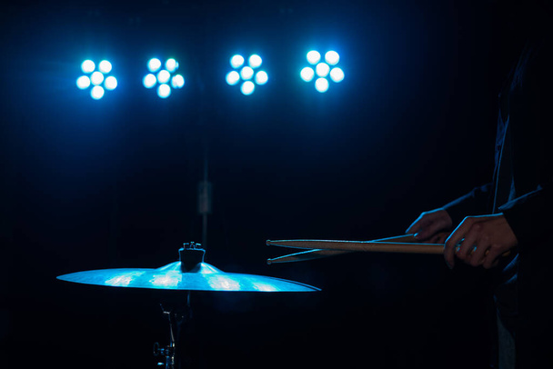 Close-up of drumsticks on a cymbal drum - Φωτογραφία, εικόνα