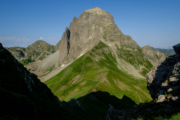 Midi d 'Ossau huippu, 2884 metriä, päässä Saoubiste huippu, Pyreneiden kansallispuisto, Pyreneiden Atlantique, Ranska - Valokuva, kuva