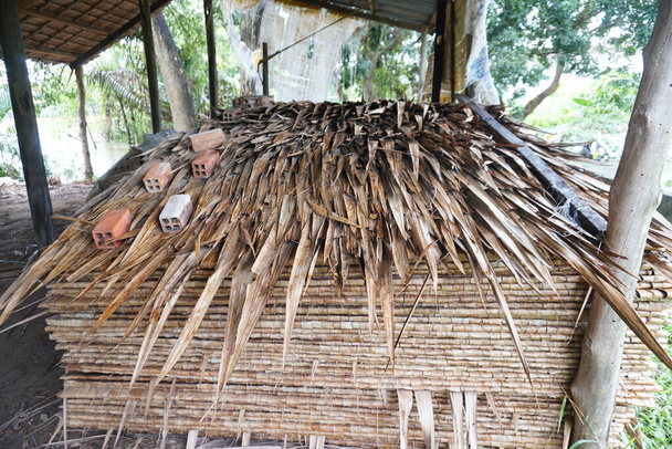 Bouillon de feuilles de noix de coco pour toiture - Photo, image