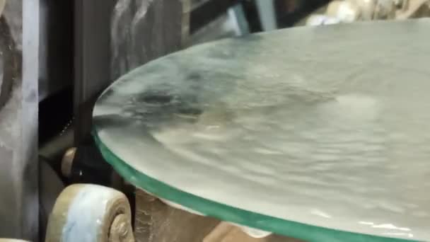 Jets of water cooling machine processing of glass. Prázdné sklo - Záběry, video